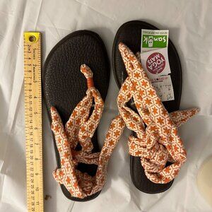 Sanuk women's sandals size 10 slinged up yoga mat shoes orange white print